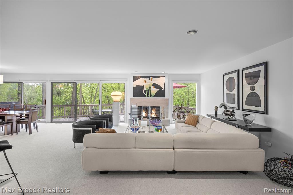 4933 Woodcliff Hill Road N, West Bloomfield, MI 48323 — Photo 7
