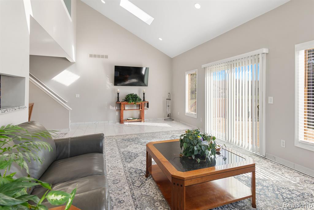 45800 MEADOWS Circle W, Macomb, MI 48044 — Photo 4