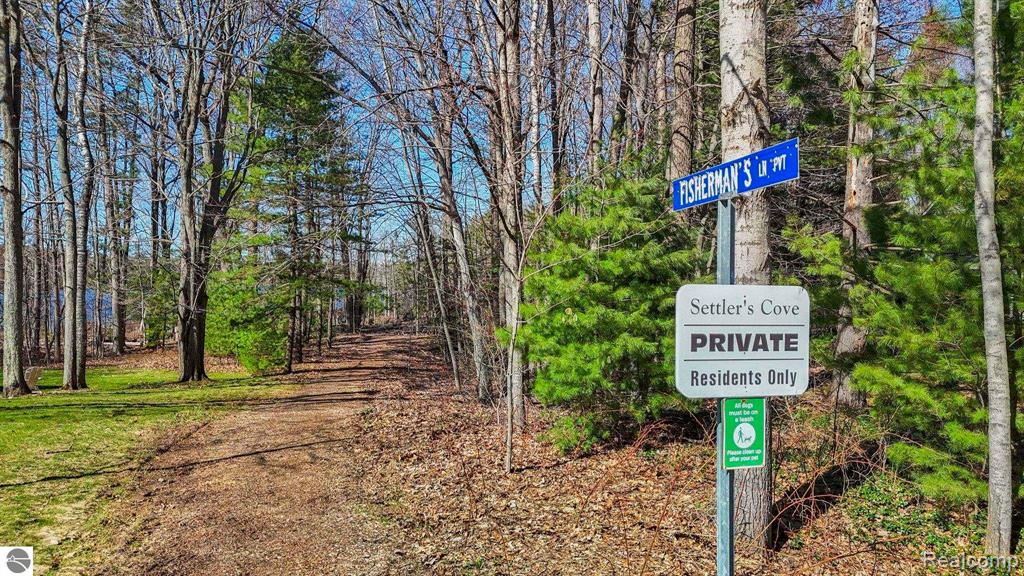 9086 N TOTTENHAM Drive, Traverse City, MI 49685 — Photo 3