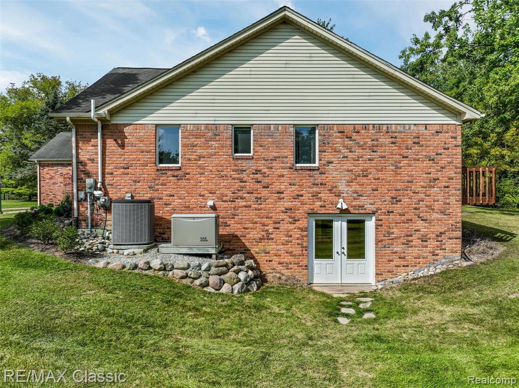 4150 Heatherwood Drive, Commerce Twp, MI 48382 — Photo 41