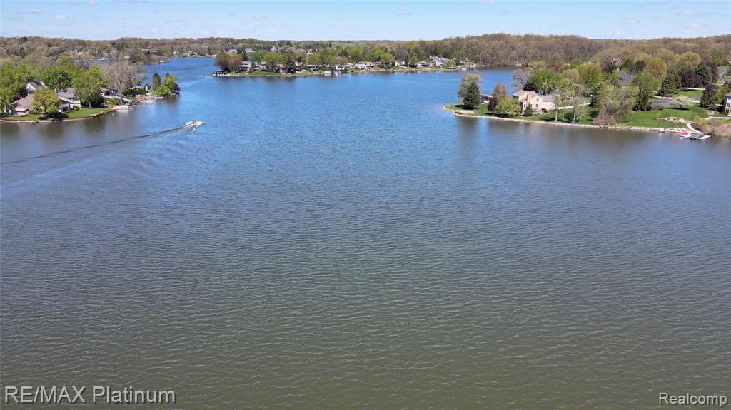 8342 ISLANDVIEW Court, Brighton, MI 48114 — Photo 58