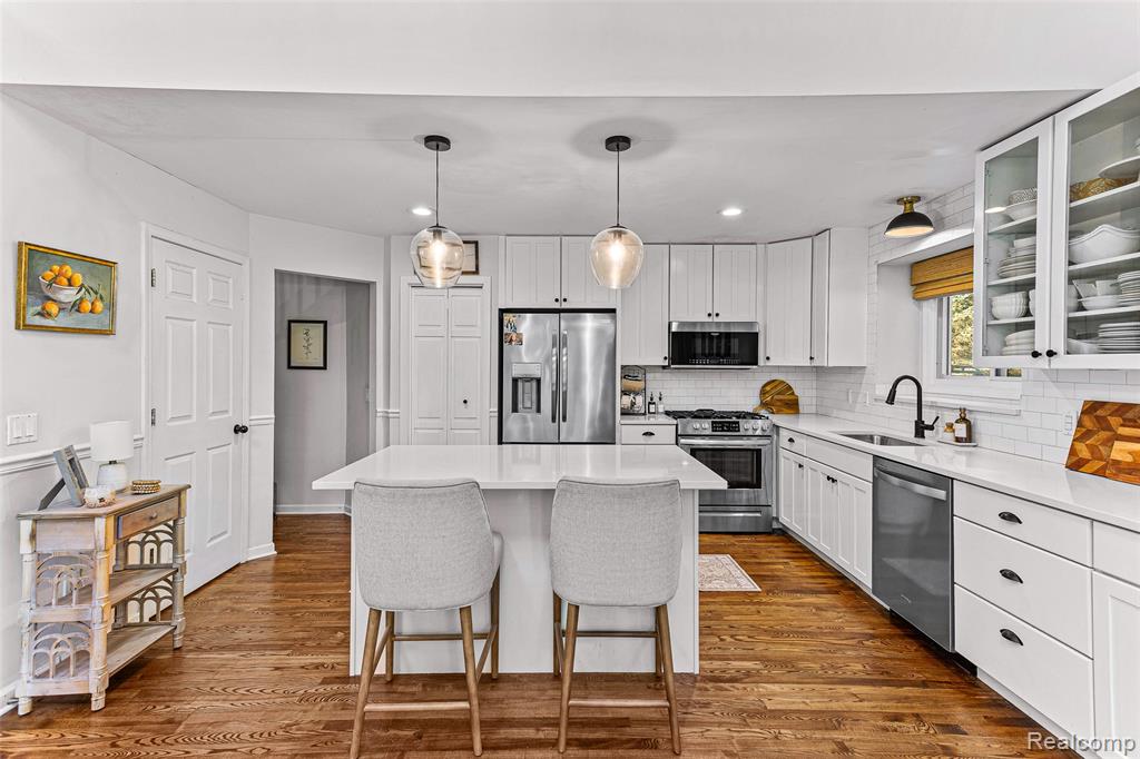7185 Aaronway Drive, West Bloomfield, MI 48324 — Photo 8