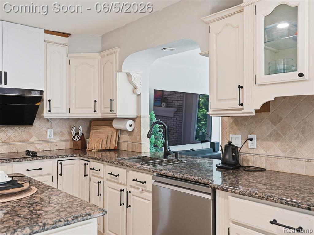1232 Bradbury Drive, Troy, MI 48098 — Photo 53