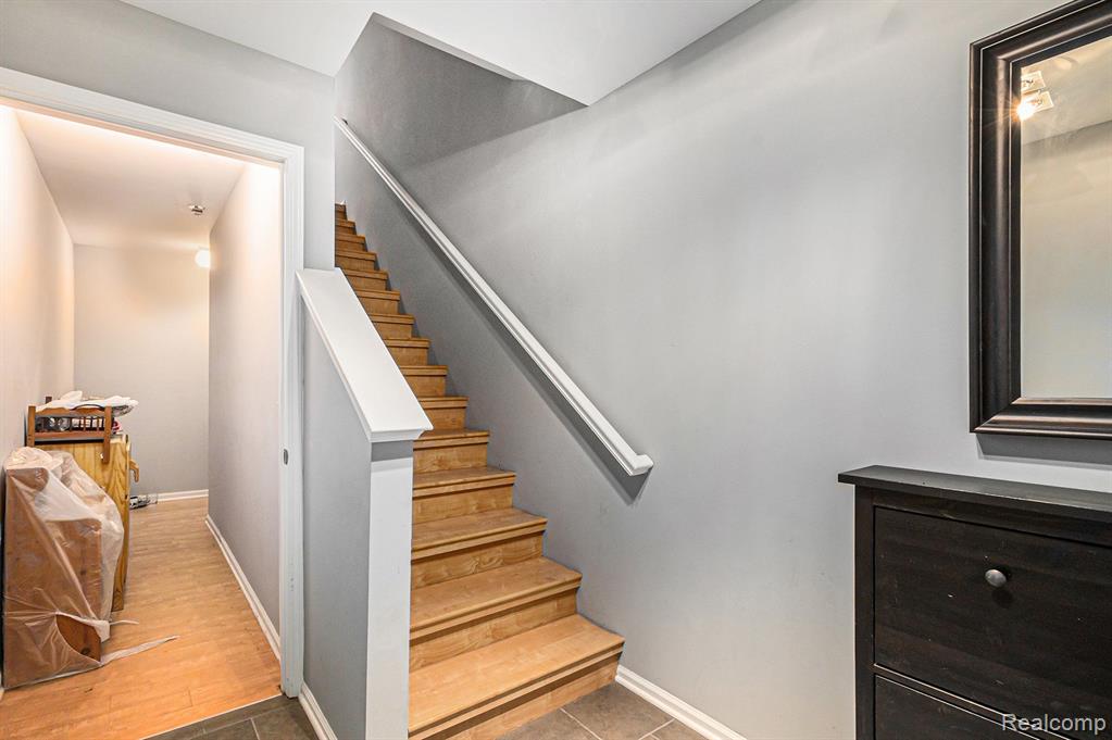 156 SANDY Lane, Walled Lake, MI 48390 — Photo 25