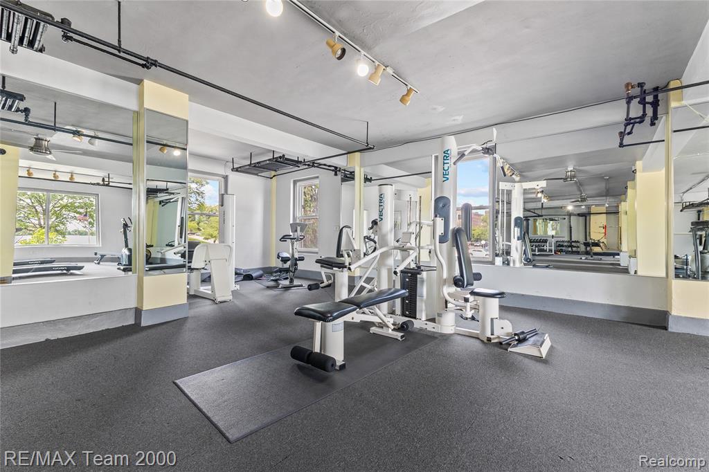 8120 E Jefferson Avenue, Detroit, MI 48214 — Photo 31