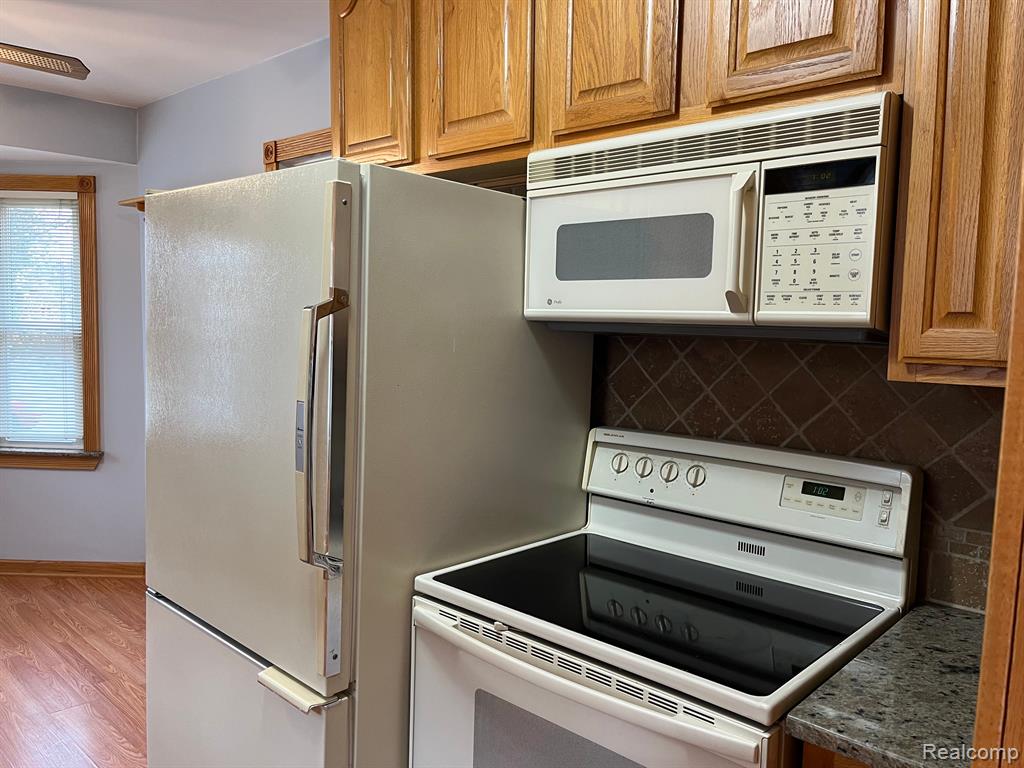 7553 WEDDEL Street, Taylor, MI 48180 — Photo 8