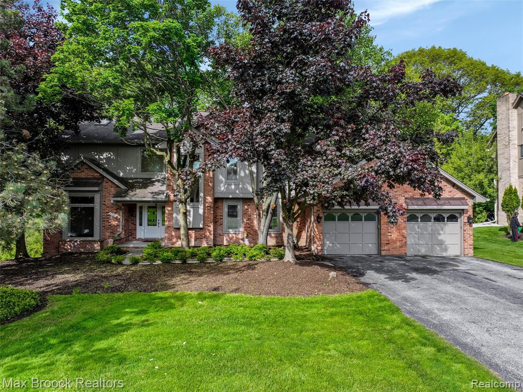 5844 INDEPENDENCE Lane, West Bloomfield, MI — front exterior