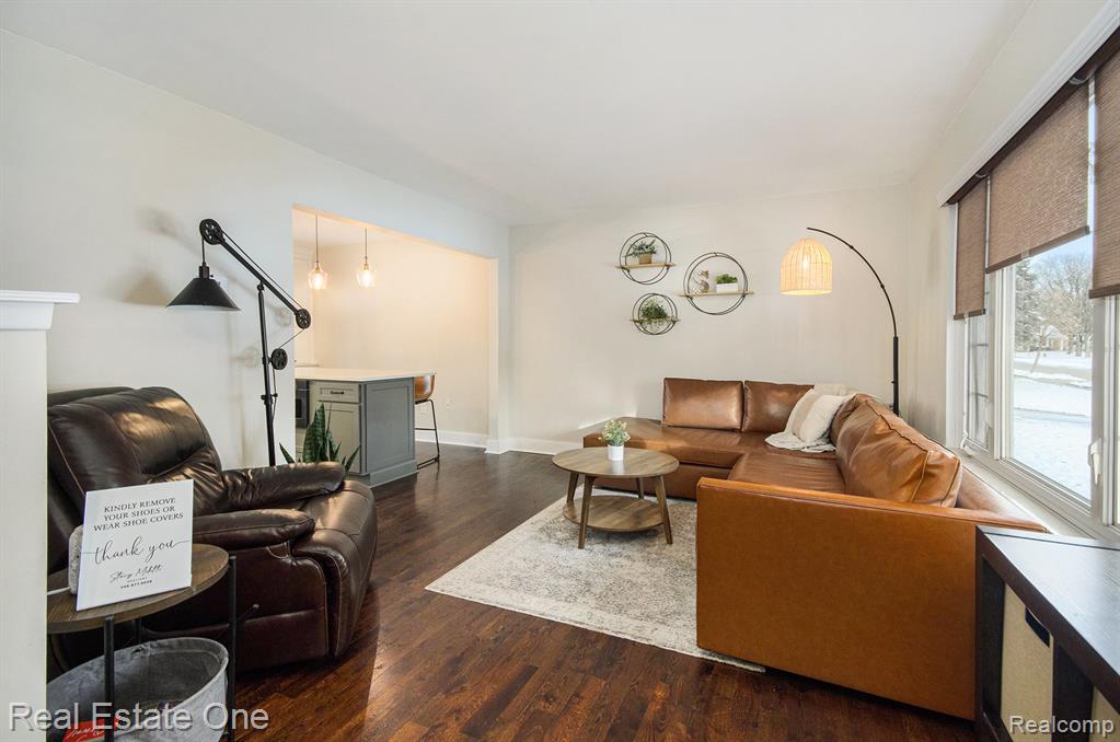 5395 English Drive, Troy, MI 48085 — Photo 9