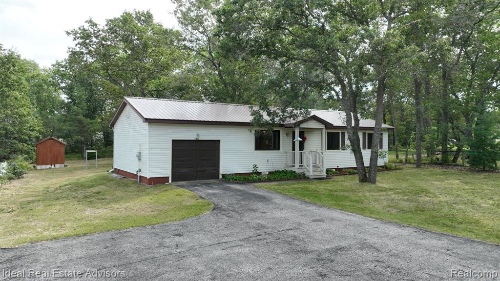 7215 TUSCARORA Circle, Indian River, MI 49749 — Photo 2