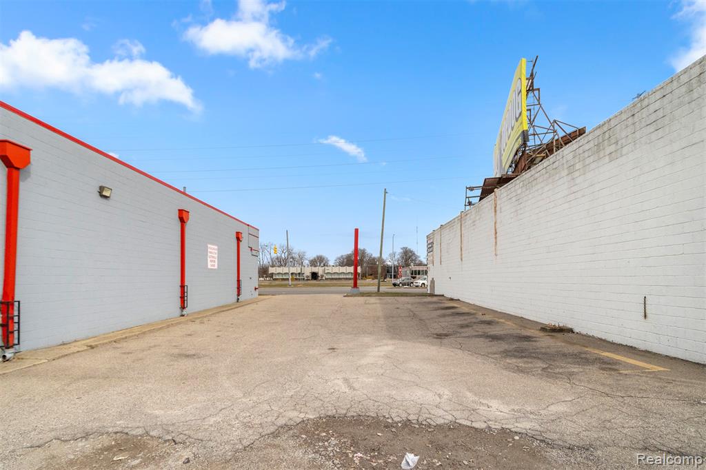 17521 W 8 Mile Road, Detroit, MI 48235 — Photo 22