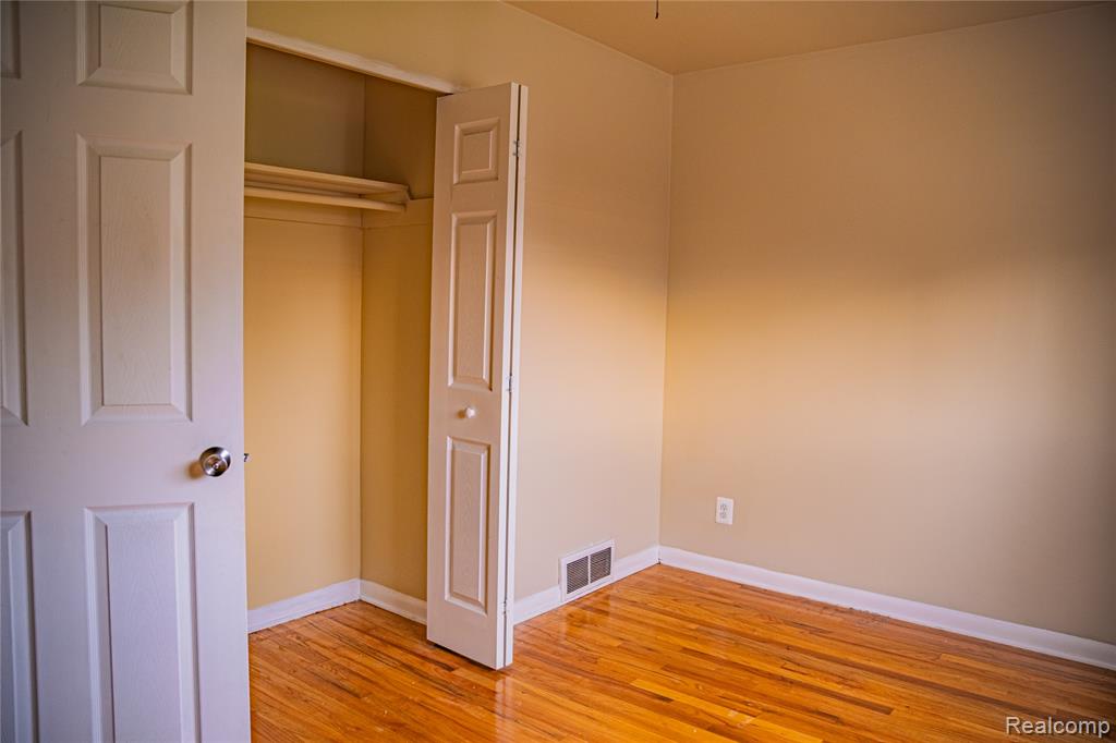 4420 Katherine Street, Dearborn Heights, MI 48125 — Photo 16