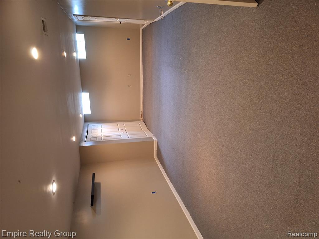 8547 Kinloch Street, Dearborn Heights, MI 48127 — Photo 25