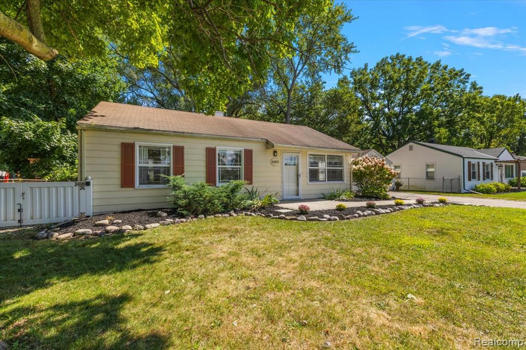8880 Elmhurst Avenue, Plymouth, MI 48170 — Photo 3