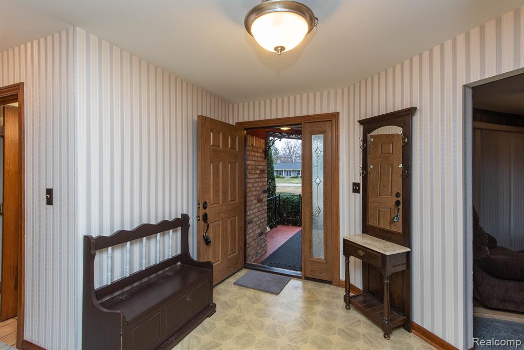 6226 GOLFVIEW Drive, Burton, MI 48509 — Photo 28