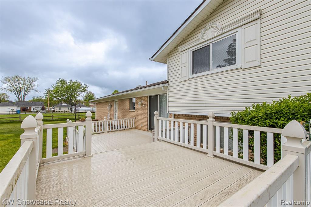 841 DRIBURG Drive, Commerce Twp, MI 48390 — Photo 26