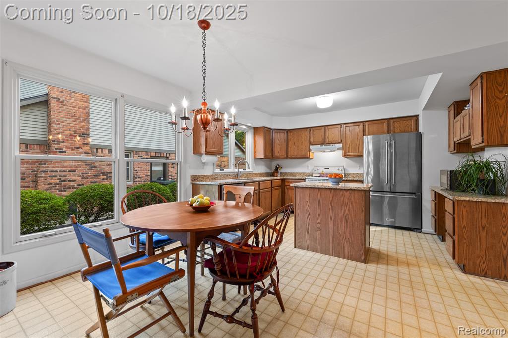 448 Streamview Court, Rochester Hills, MI 48309 — Photo 13