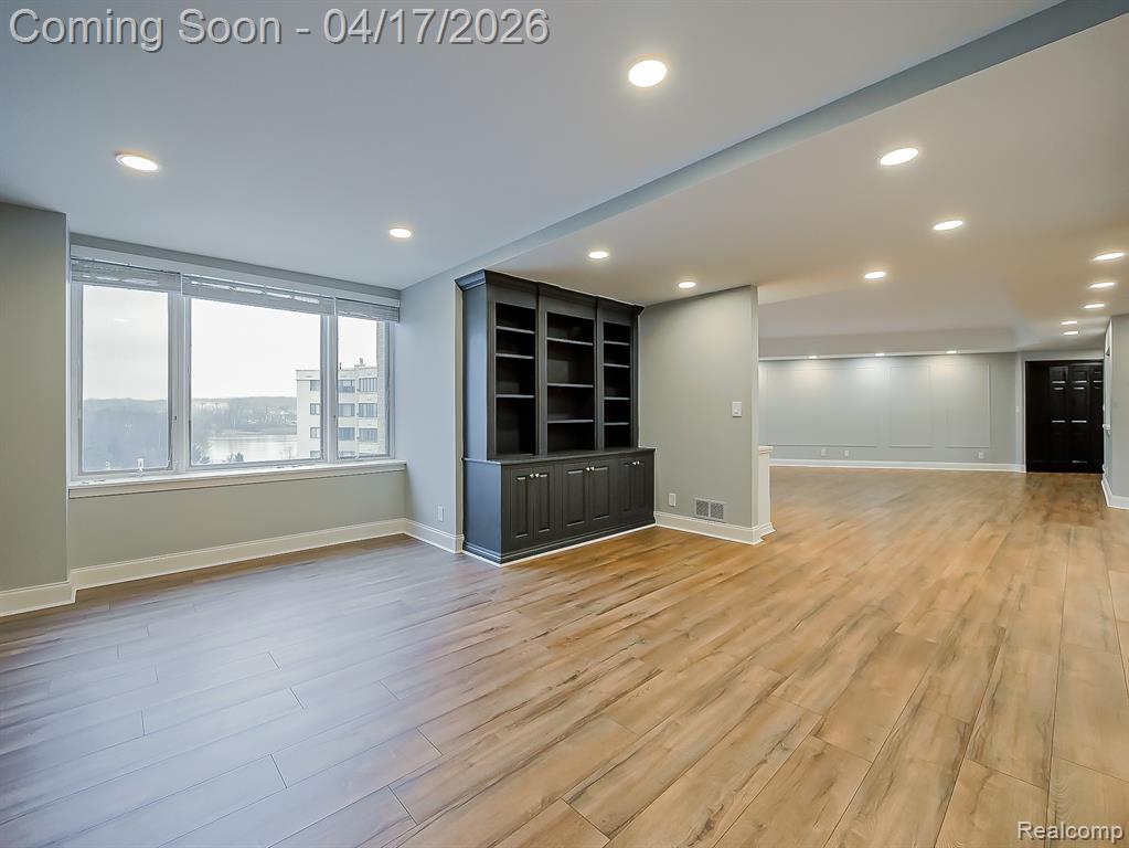 43000 12 Oaks Crescent Drive, 5022, Novi, MI 48377 — Photo 5