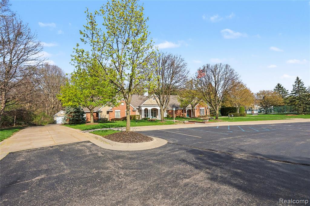 4578 Berkshire Drive, Sterling Heights, MI 48314 — Photo 29