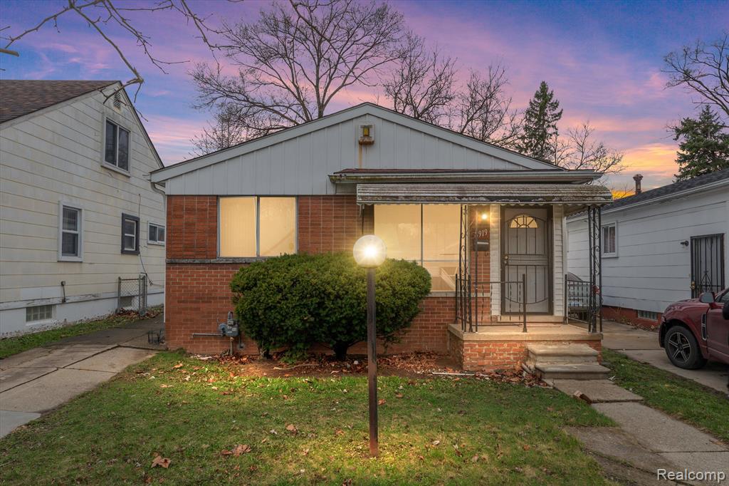 8919 SUSSEX Street, Detroit, MI 48228 — front exterior