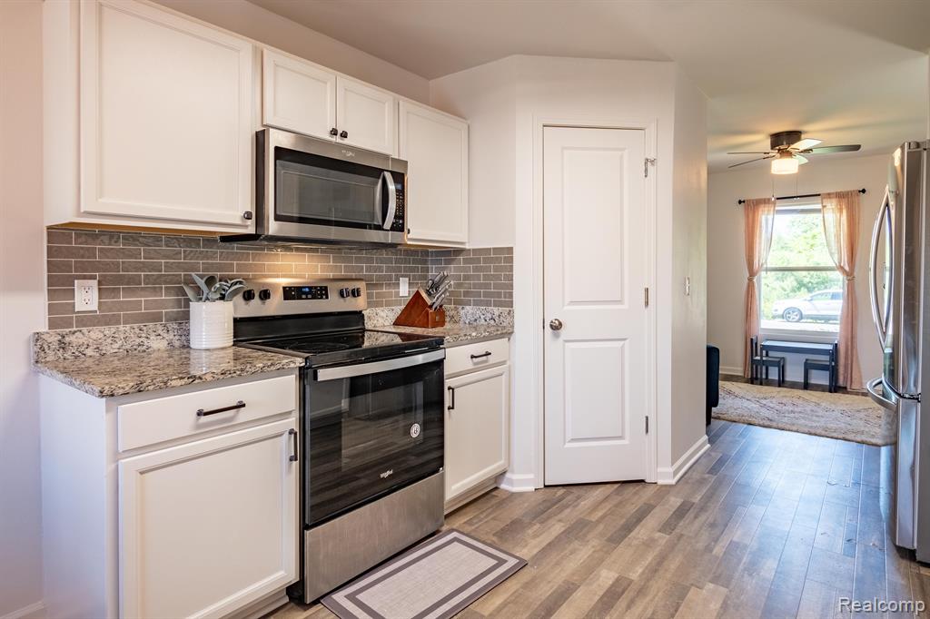 1642 GREENWAY Drive, Ypsilanti, MI 48198 — Photo 11