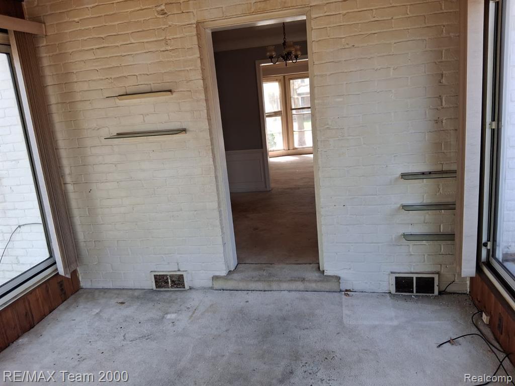 5228 Hillcrest Street, Detroit, MI 48236 — Photo 24