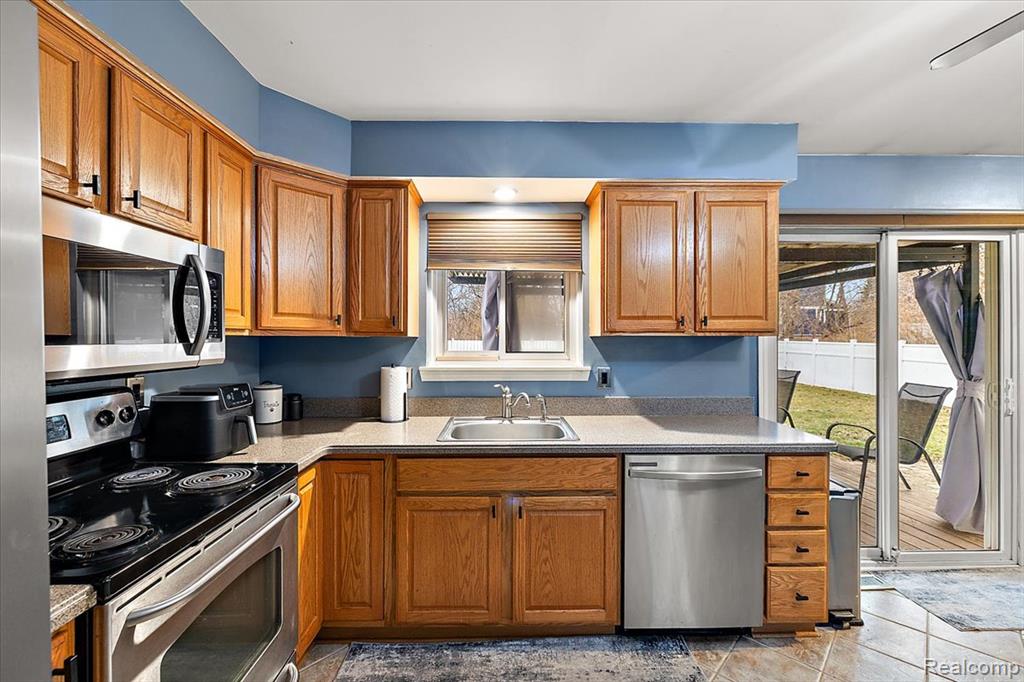41859 Betley Drive, Sterling Heights, MI 48313 — Photo 17