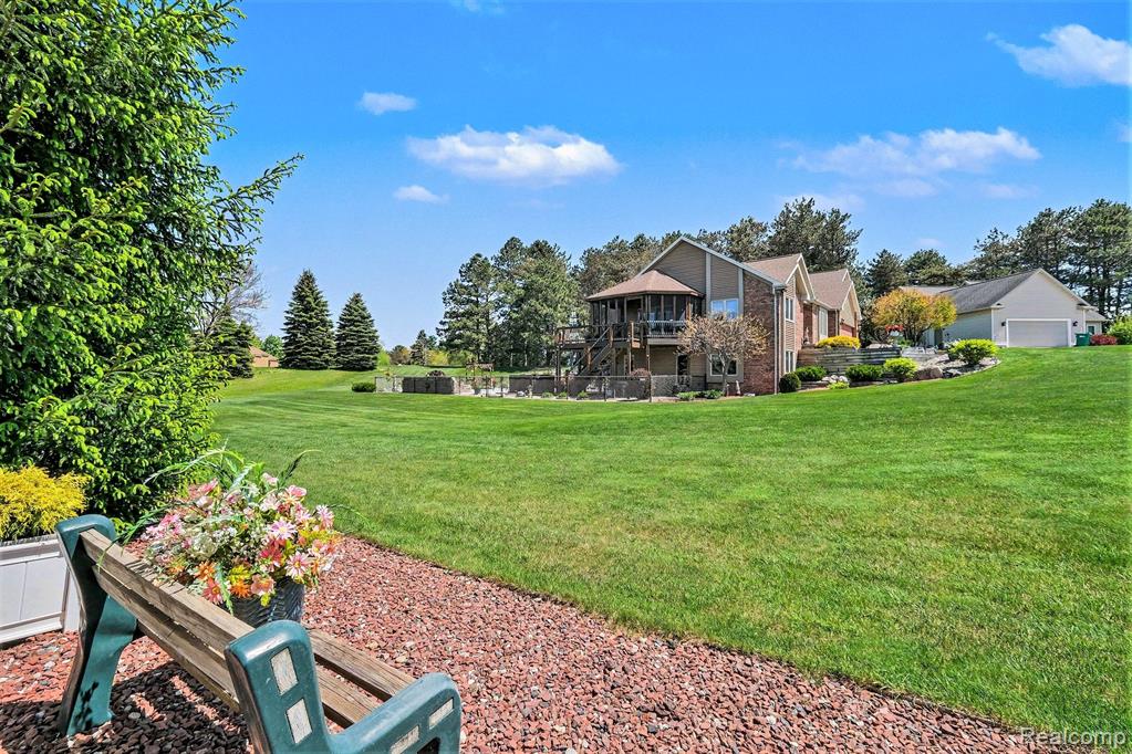 408 N Outlook Court, Perry, MI 48872 — Photo 38