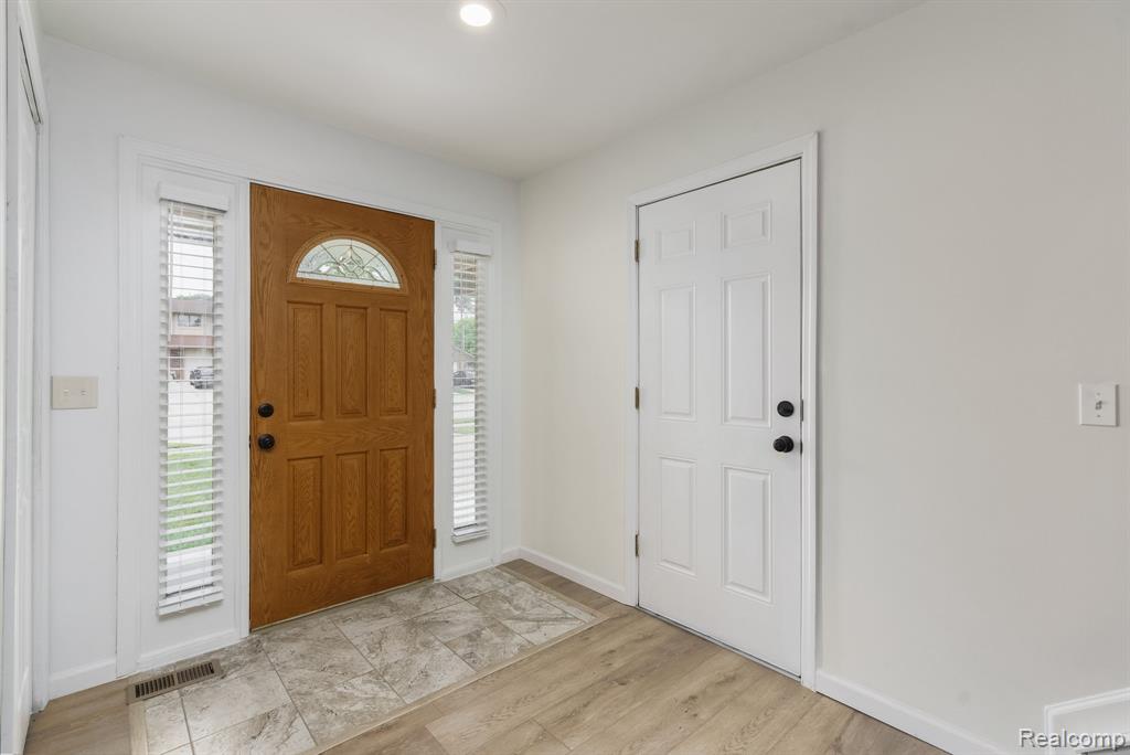 3104 Woods Circle, Detroit, MI 48207 — Photo 12