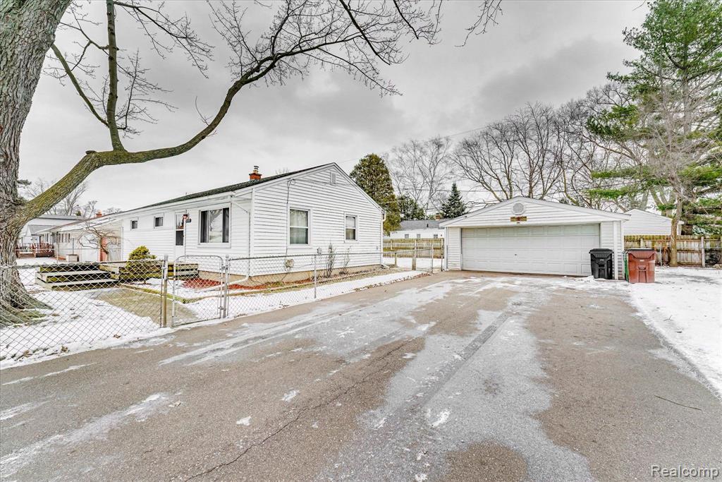 46630 HULING Street, Utica, MI 48317 — Photo 3