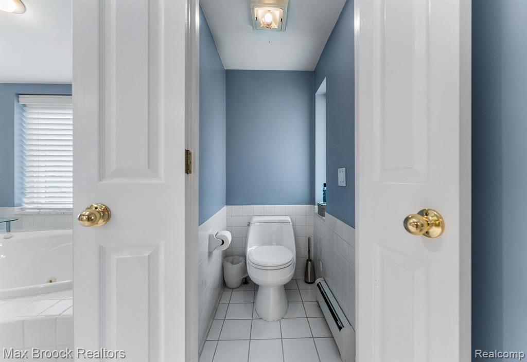 20403 Robinway Drive, Clinton Twp, MI 48036 — Photo 16