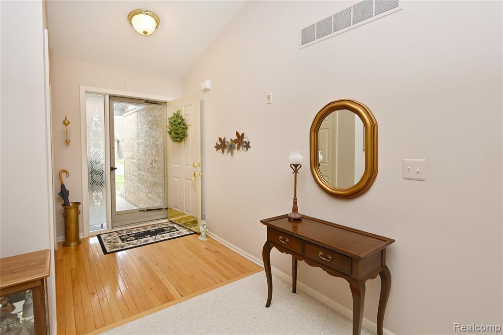 324 Cherry Hill Pointe Drive, 27, Canton, MI 48187 — Photo 4