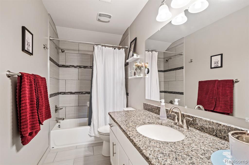 920 CAMBRIDGE Road, Berkley, MI 48072 — Photo 32