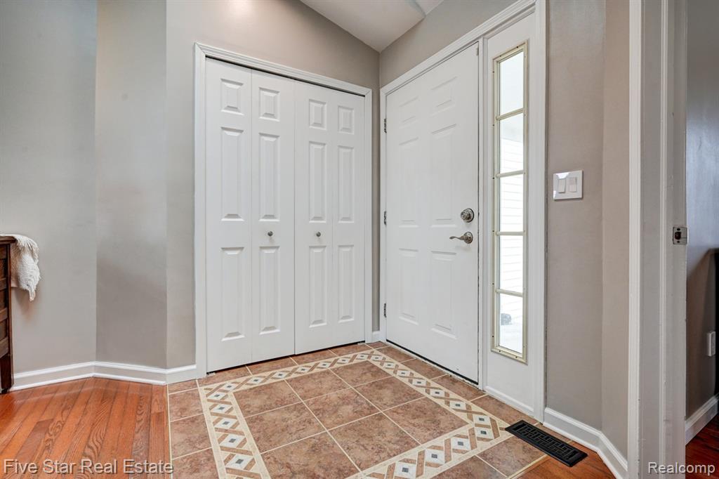 7511 BERMUDA DUNES, Ypsilanti, MI 48197 — Photo 4