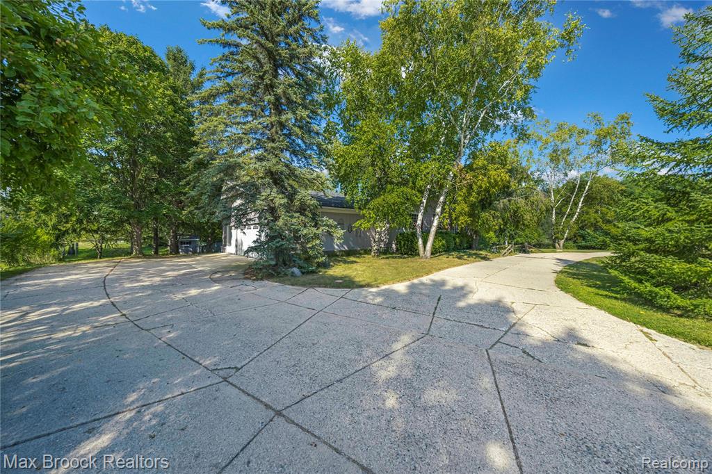 35550 Pleasant Valley Road, Farmington Hills, MI, 48331