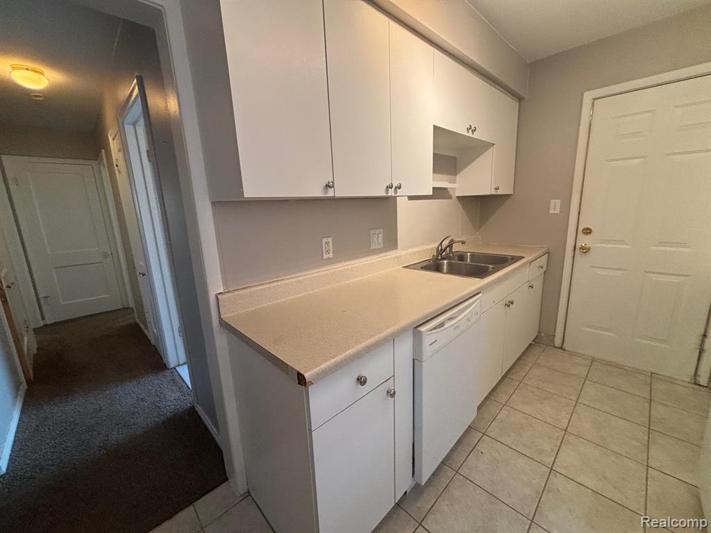 701 W BRICKLEY Avenue, Hazel Park, MI 48030 — Photo 8