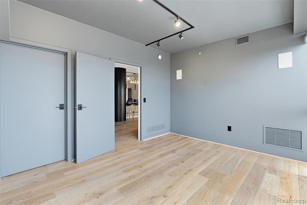 432 S Washington Avenue, 1404, Royal Oak, MI 48067 — Photo 26