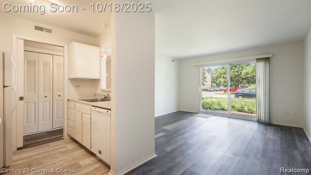 833 BLOOMFIELD VILLAGE Boulevard, A, Auburn Hills, MI 48326 — Photo 8