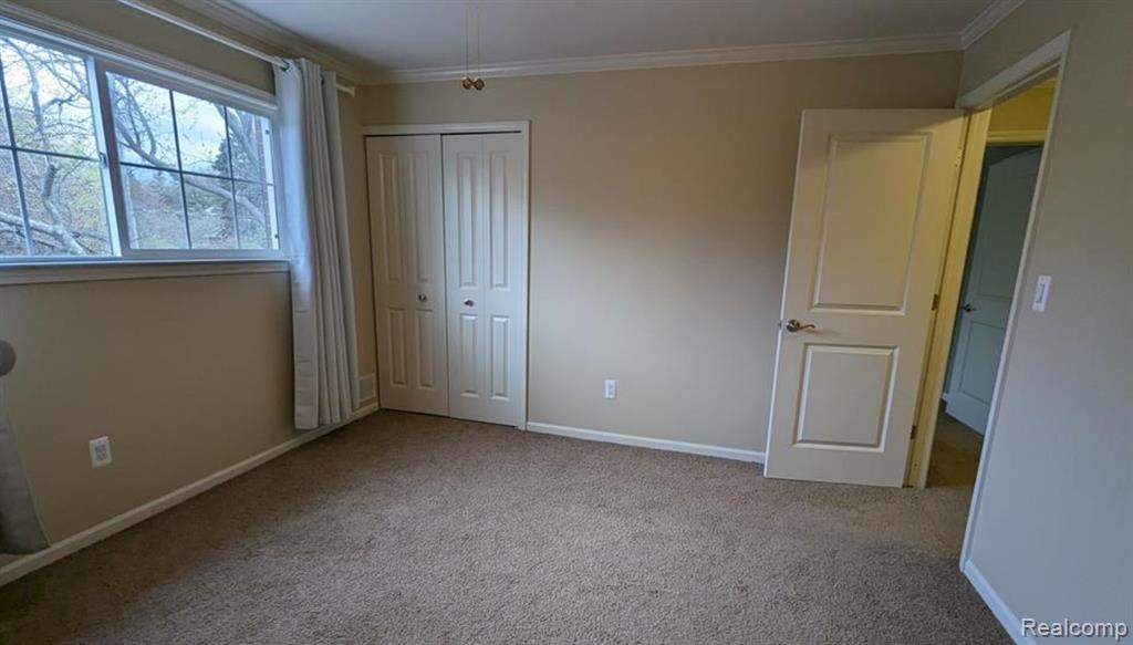 748 E Fox Hills Drive, Bloomfield, MI 48304 — Photo 8