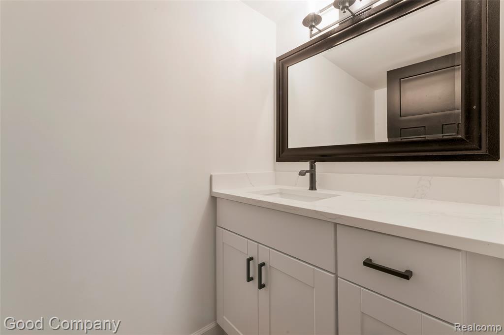 824 Florence Avenue, Royal Oak, MI 48067 — Photo 6