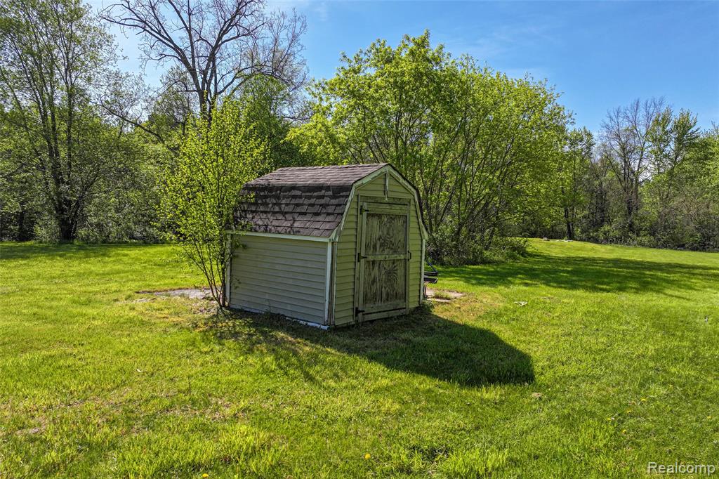 11472 E Lippincott Boulevard, Davison, MI 48423 — Photo 45