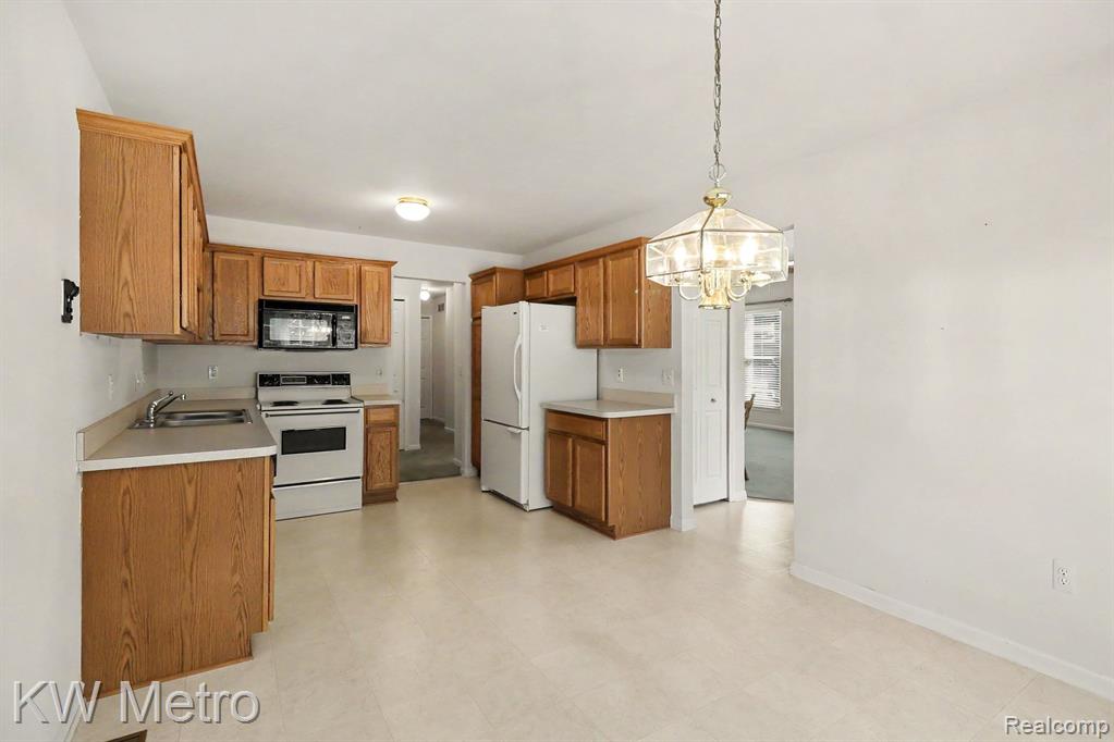 41273 Greenspire Drive, Clinton Twp, MI 48038 — Photo 13