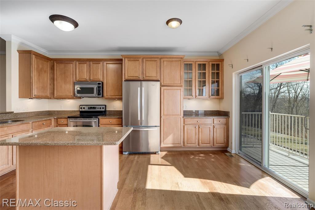 8114 Heron Hills Drive, Walled Lake, MI 48390 — Photo 7