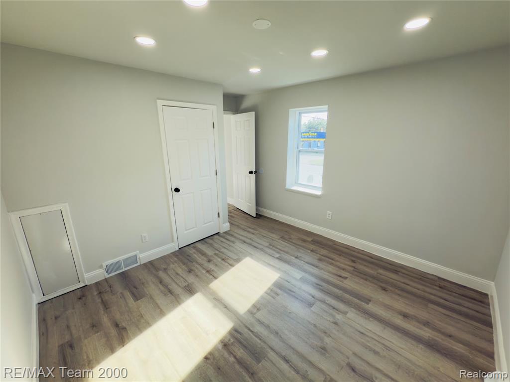 5729 S Beech Daly Street, Dearborn Heights, MI 48125 — Photo 22