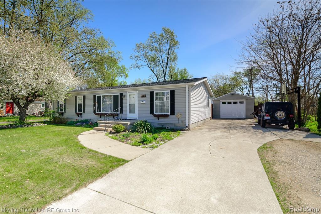 42 N BIGGS Street, Belleville, MI 48111 — Photo 36