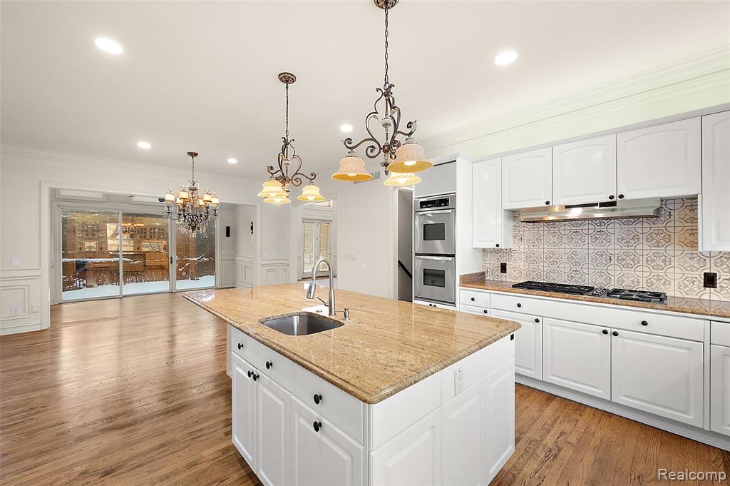 5744 Lochmoor Court, Rochester, MI 48306 — Photo 18