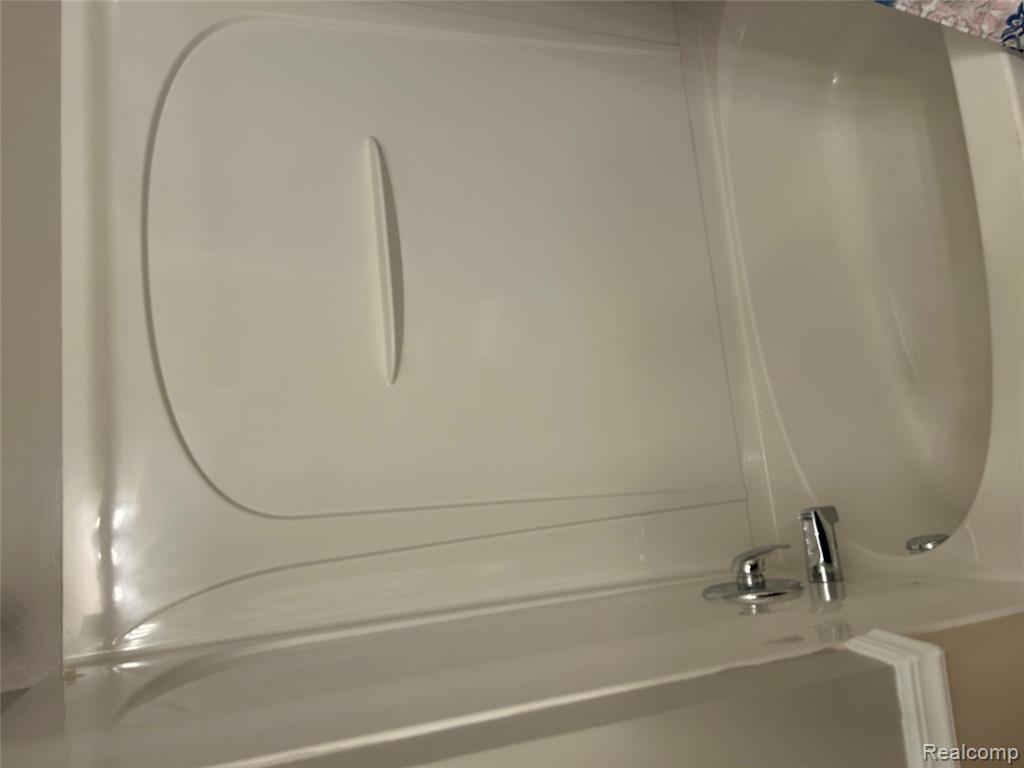 45542 Hidden View Court, Utica, MI 48315 — Photo 2
