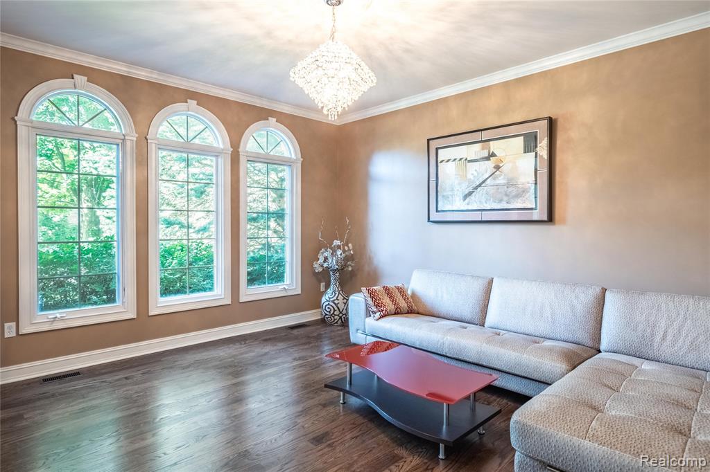 4575 Forest Edge Lane N, West Bloomfield, MI 48323 — Photo 9