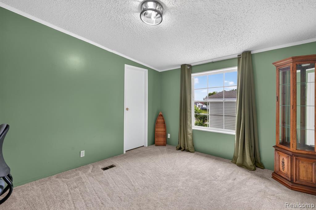 11595 Clearwater Drive, Fenton, MI 48430 — Photo 27
