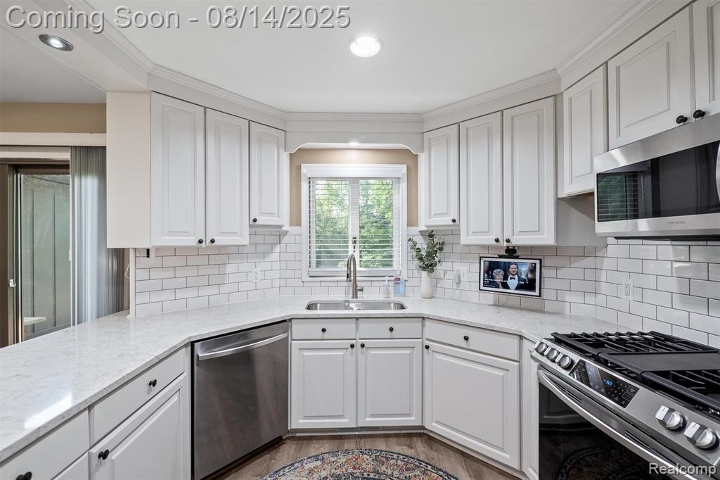 541 Lake Forest Road, Rochester Hills, MI 48309 — Photo 6