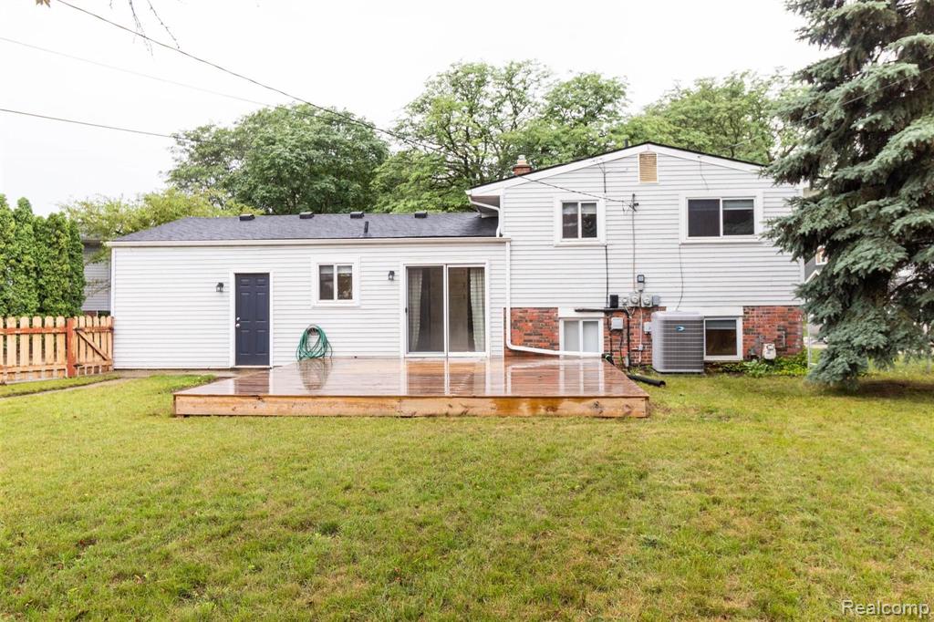 915 HARTSOUGH Court, Plymouth, MI 48170 — Photo 18